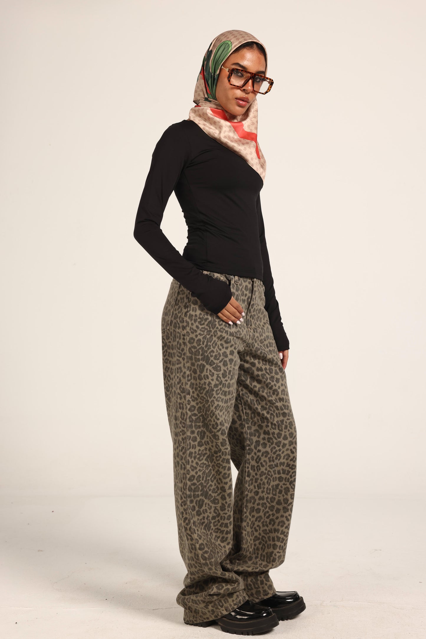 High-Waist Cheetah Print Jeans Pants "Brown"